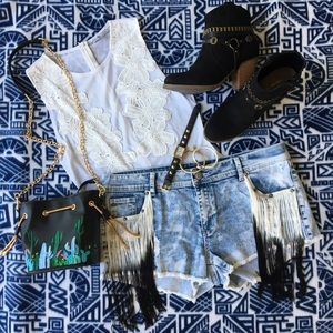 Distressed Jean shorts with tassel on the pockets